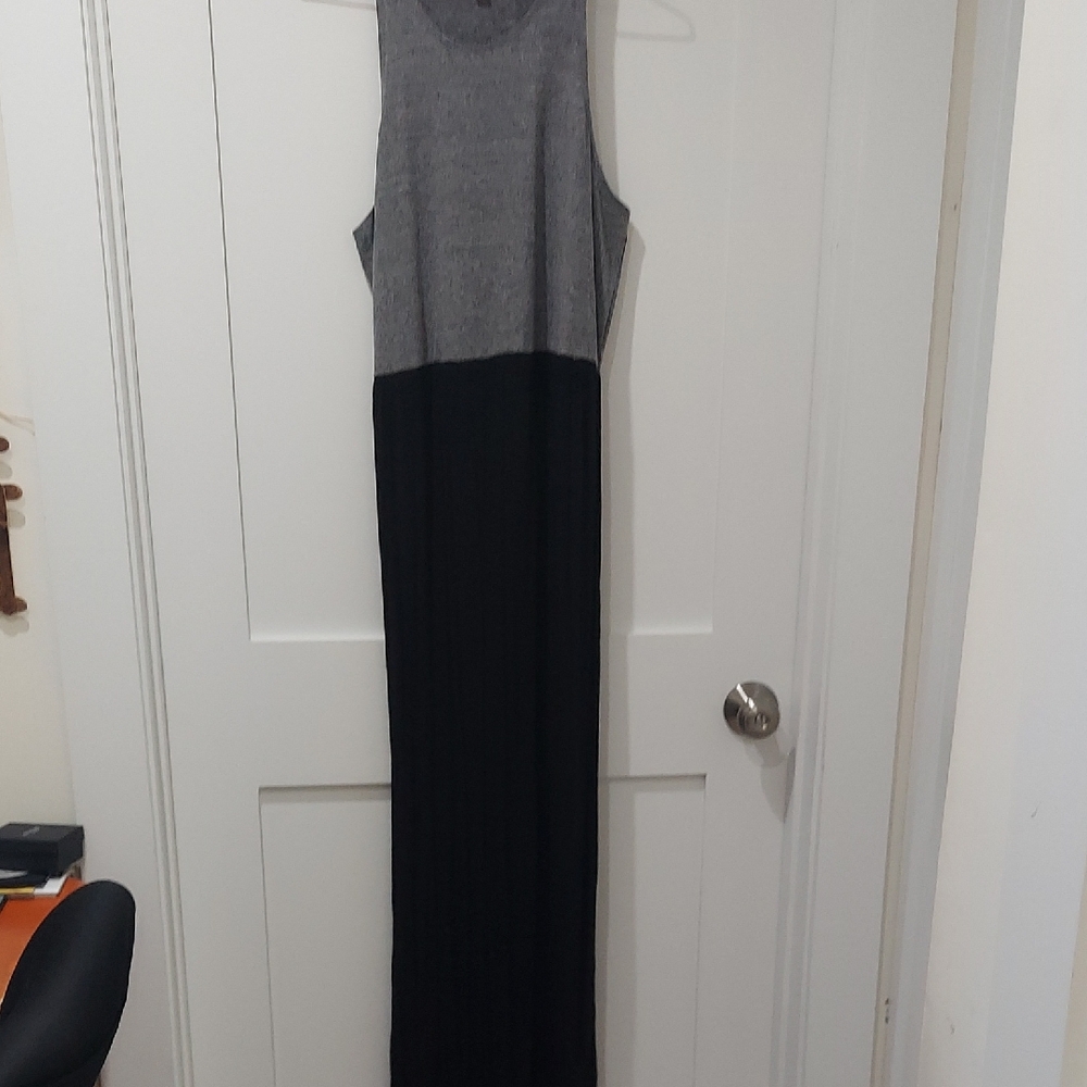Casual Gray and Black Loft Maxi Dress - Sz L